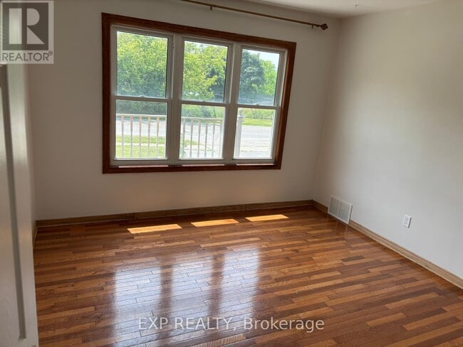 Building Photo - 5648 Royal Manor Dr