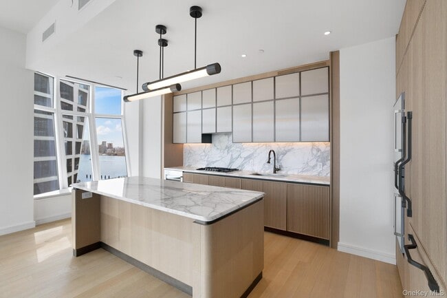 Foto del edificio - 515 W 18th St