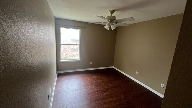 Building Photo - 409 Lois Ln