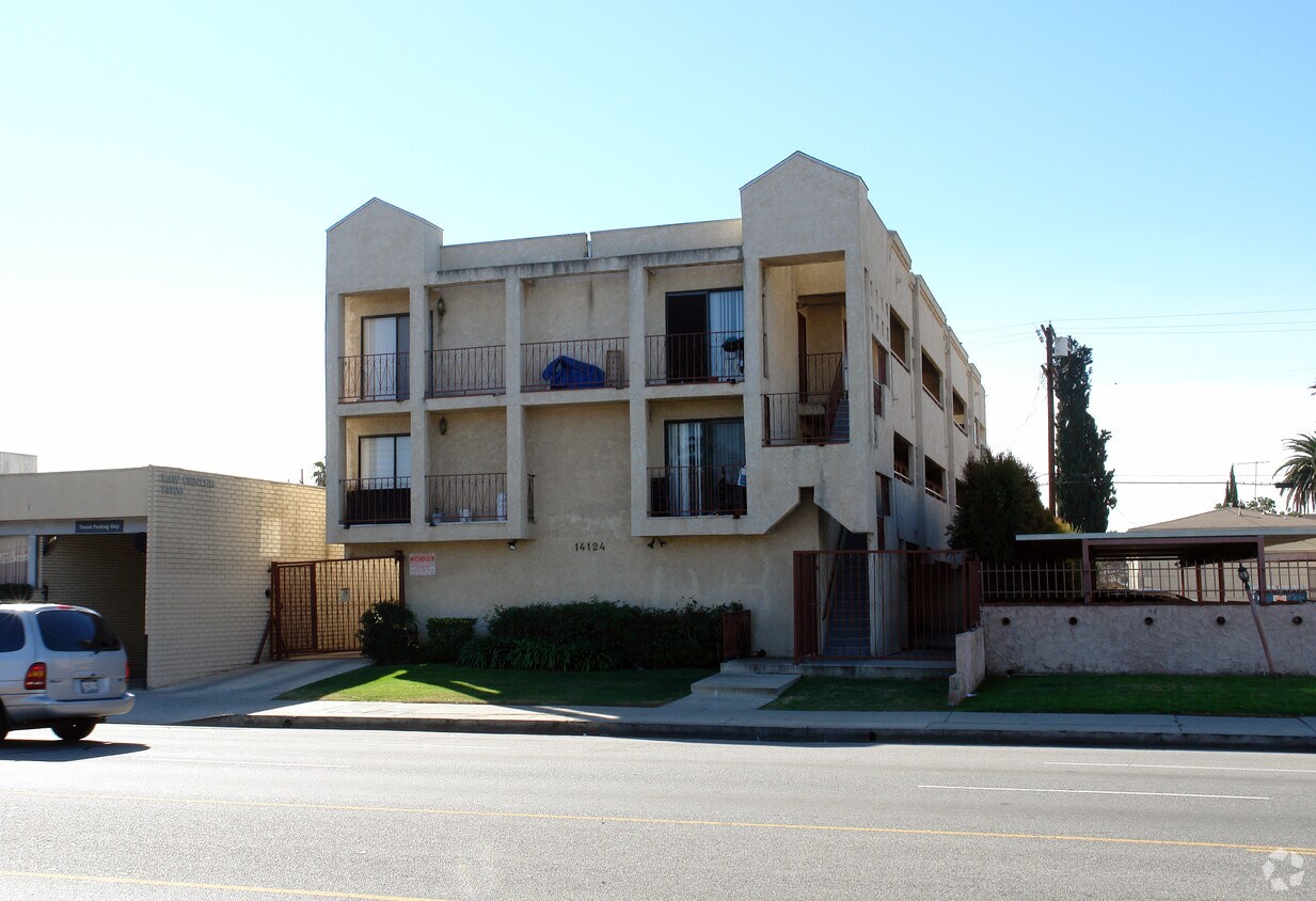 Building Photo - 14124 Victory Blvd