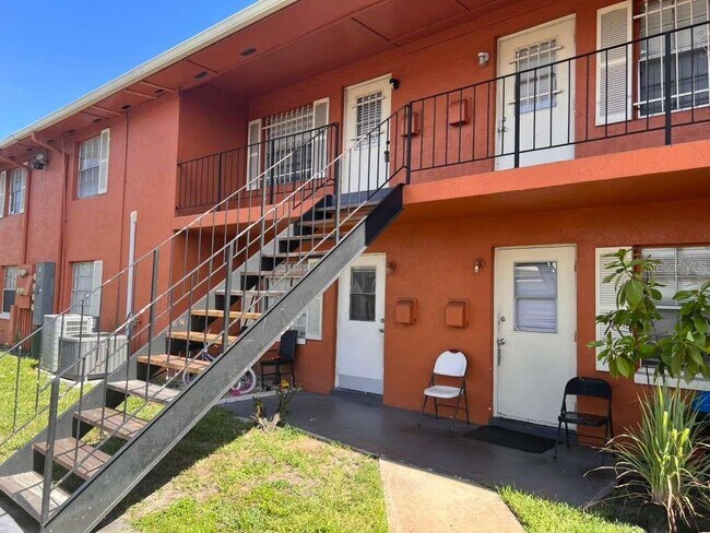 Foto del edificio - 1665 W Oak Ridge Rd