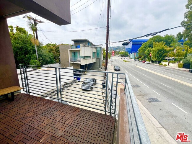 Building Photo - 505 N San Vicente Blvd