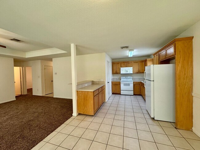 Building Photo - Duplex *LEASING SPECIAL AVAILABLE*