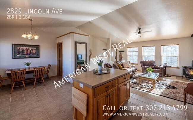 Building Photo - Immaculate, furnished townhome
