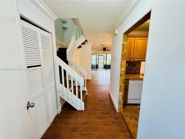 Foto del edificio - 4923 NW 82nd Ave