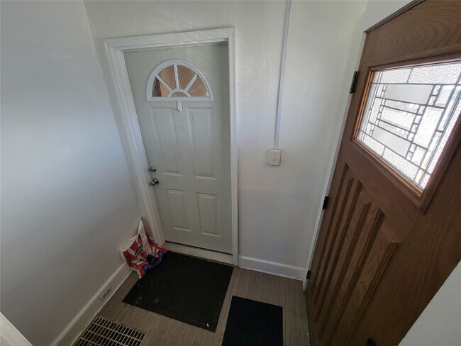 Building Photo - 90 Broad Ave