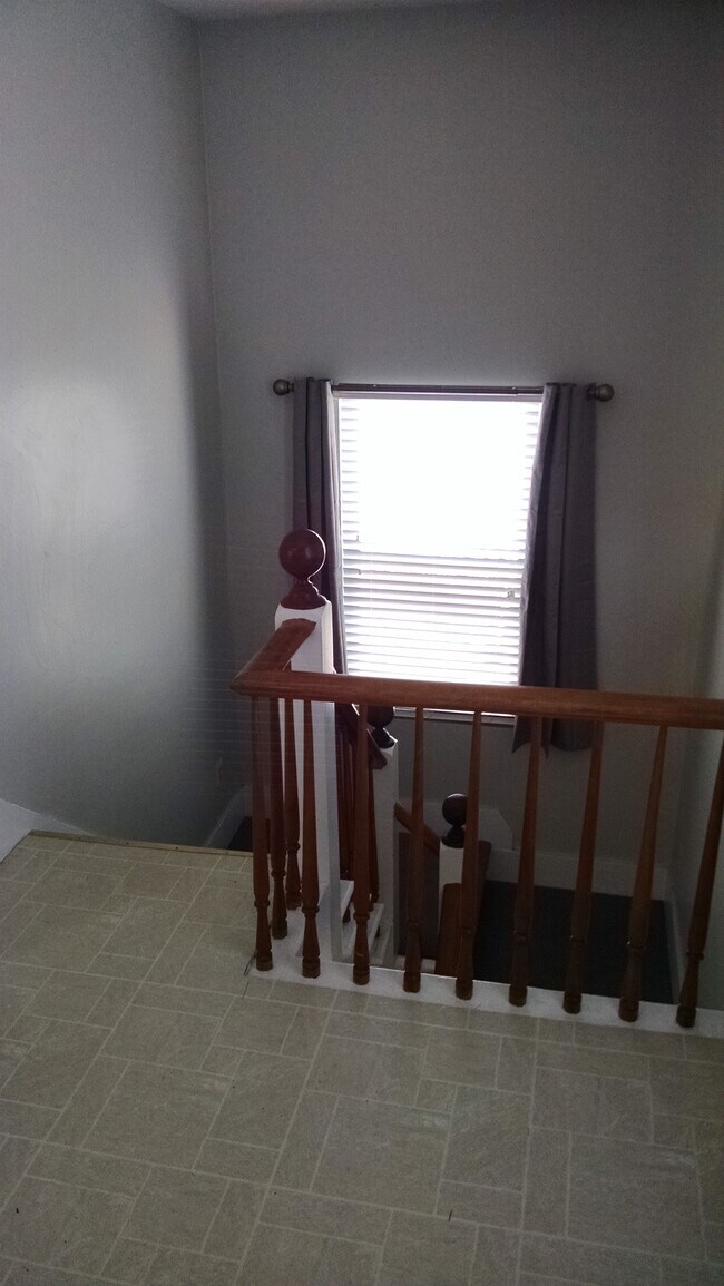 Apartment Entry - 232 W 5th St