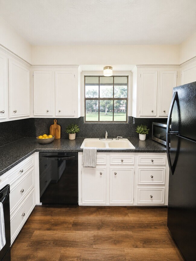 Building Photo - 2842 W Pebble Beach Dr