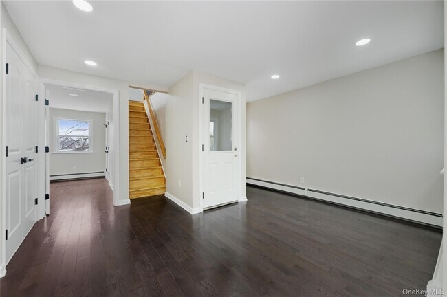 Foto del edificio - 120 Maple Ave