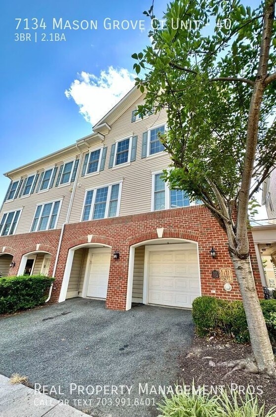 Primary Photo - STUNNING THREE LEVEL THREE BED 2.5 BATH TO...