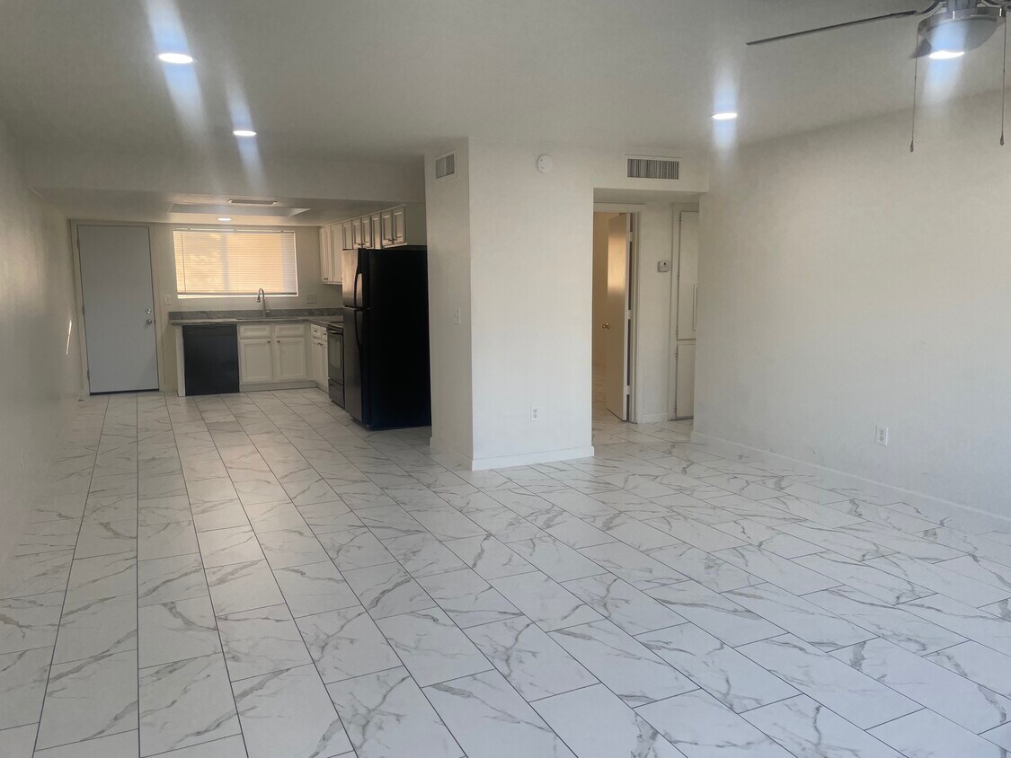 Primary Photo - 8119 N 33rd Dr