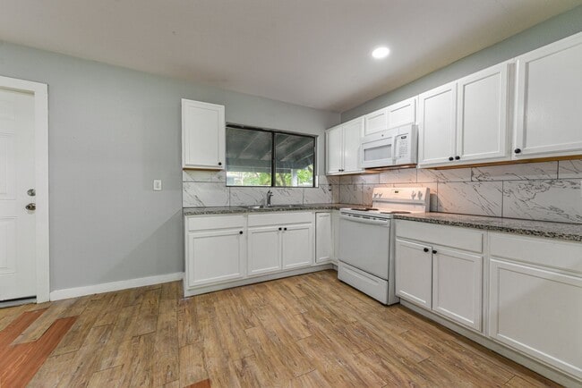 Building Photo - Affordable 3BD/2BA single-family unit!