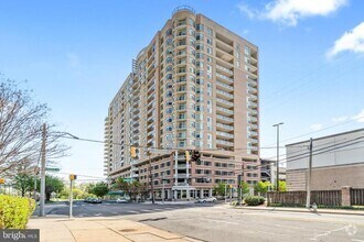 Building Photo - 5750 Bou Ave