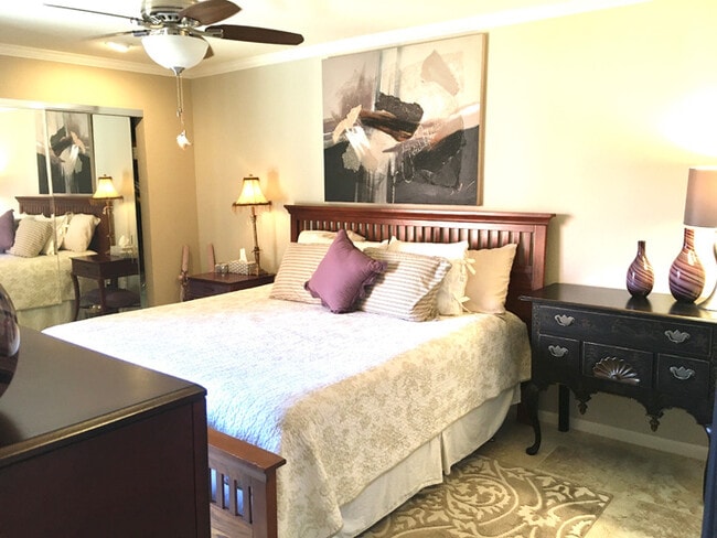 Building Photo - 12212 N Paradise Village Pkwy W