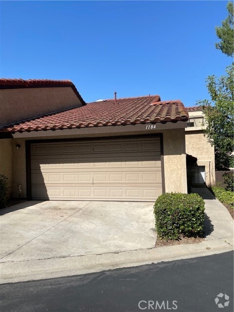 Building Photo - 1184 Romney Dr