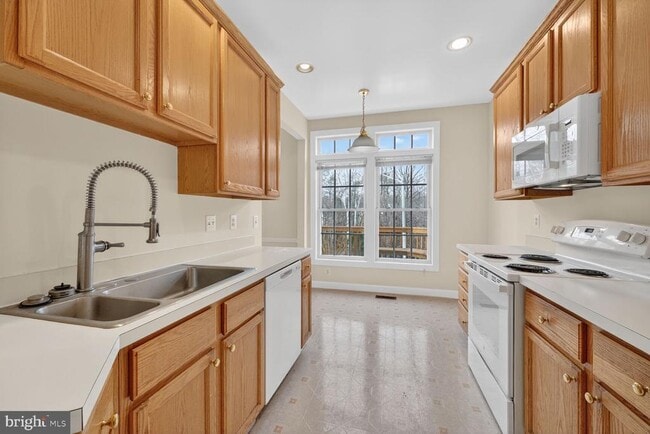 Foto del edificio - 6652 Debra Lu Way