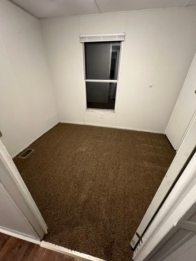 Building Photo - 691 Julia St