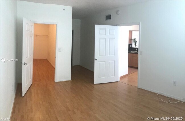 Foto del edificio - 1 br, 1 bath Condo - 12630 Pines Blvd