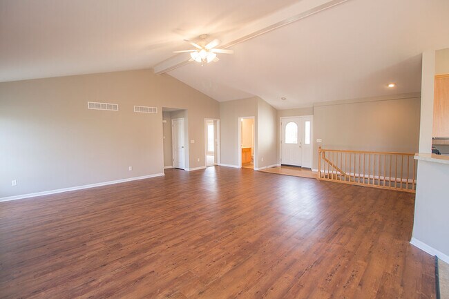 Building Photo - 551 Southampton Dr