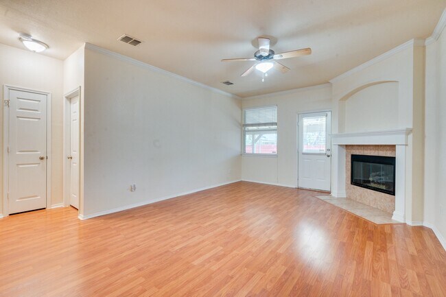 Foto del edificio - 7909 Country Home Dr