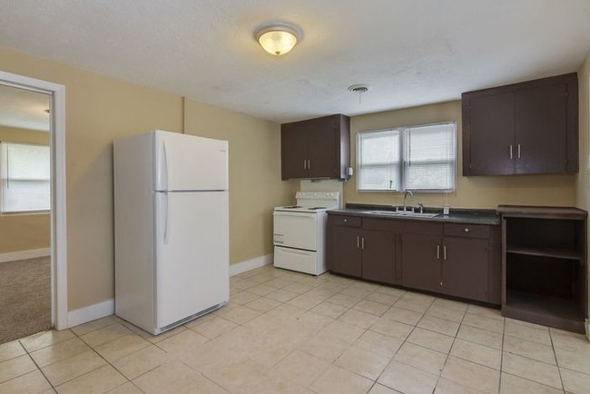 Foto del edificio - Brick home for rent.