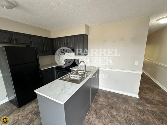 Building Photo - 2-Bed 1.5-Bath Townhome
