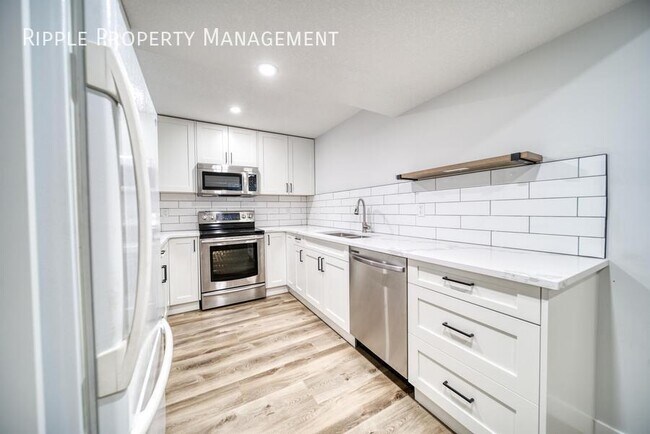 Photo du bâtiment - 2 bedroom+ den 1 bathroom basement in the community of Dalhousie