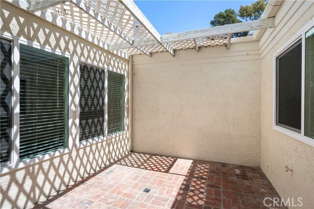 Building Photo - 82 Navarre