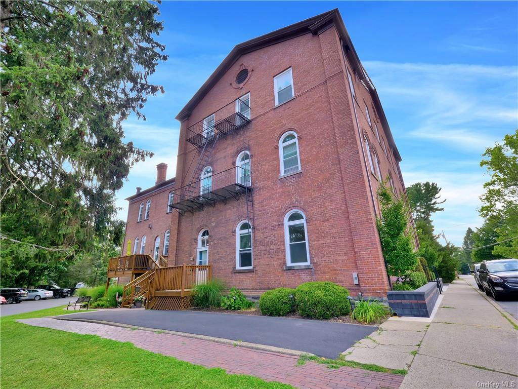 Primary Photo - 21 Idlewild Ave