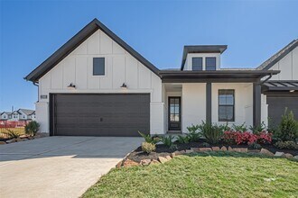 Building Photo - 2315 Red Chip Ln