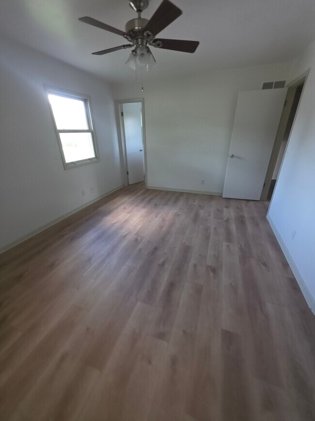 Foto del edificio - 199 Lakeview Dr