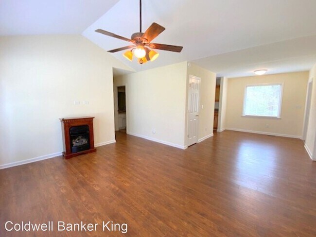 Foto del edificio - 3 br, 2 bath House - 136 Matthew St.