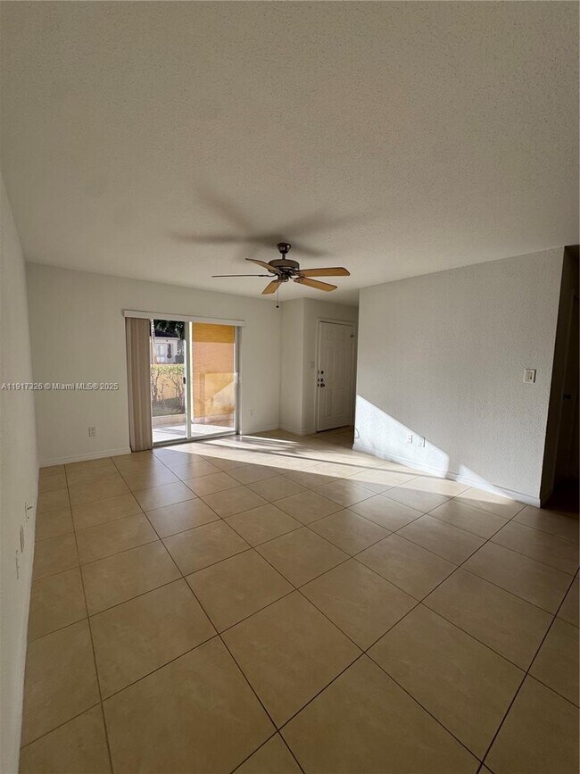 Foto del edificio - 875 Riverside Dr