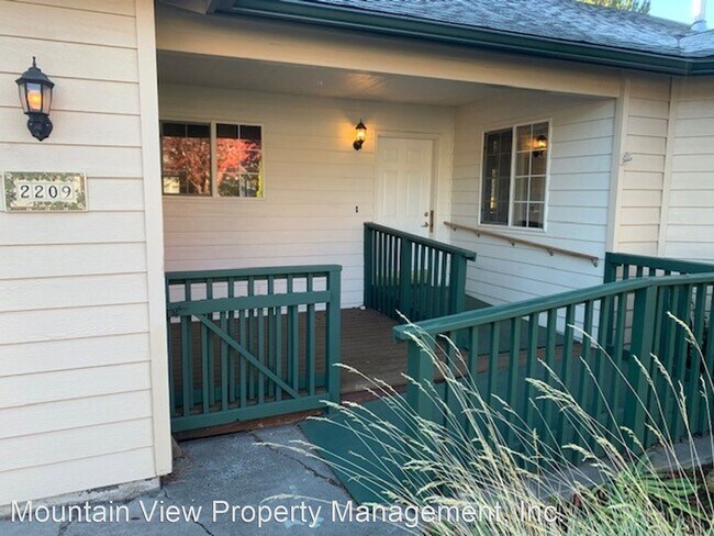 Building Photo - 5 br, 3 bath House - 2209 NE Wells Acres Rd.