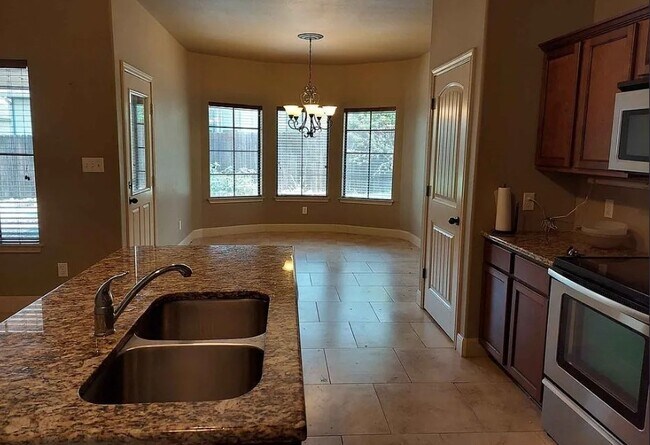 Foto del edificio - 704 Darlington Dr