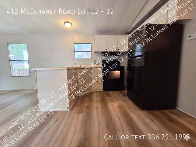 Foto del edificio - 412 McElhaney Rd