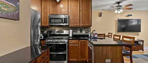 Building Photo - 1525 W Cullom Ave