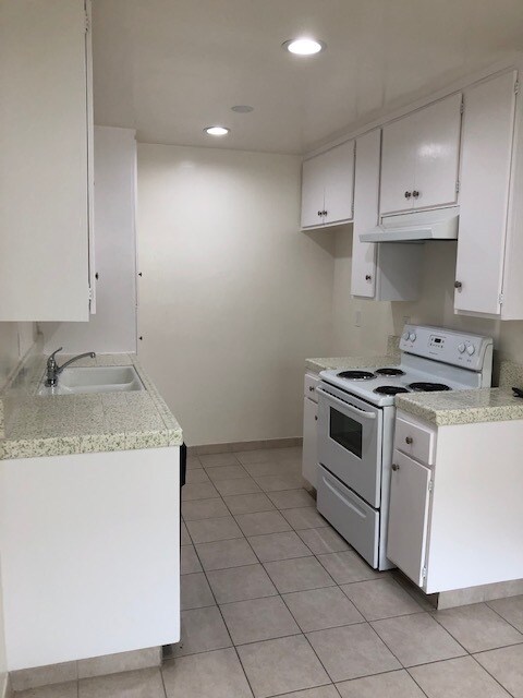 updated kitchen - 1922 Curtis Ave