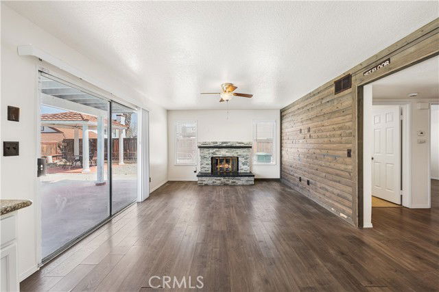 Foto del edificio - 2145 W Ave P8