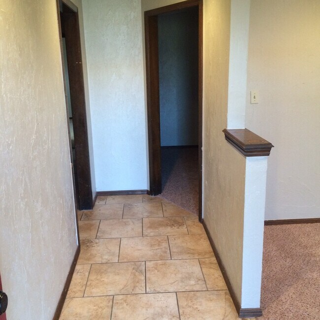 Foto del edificio - Beautiful Remodeled Home.  Available now.