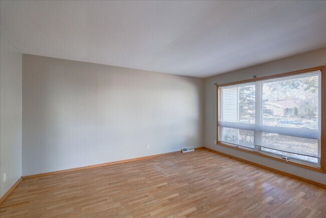 Foto del edificio - 1309-1311 Prairie Rd