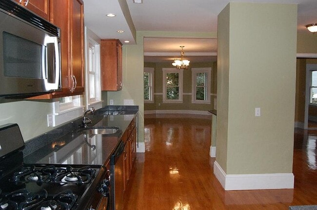 Building Photo - 99 Hull St