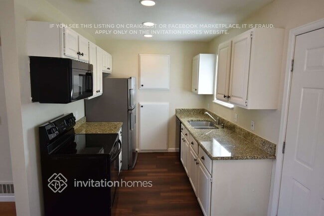 Building Photo - 1240 W 135th Dr