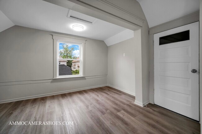 Foto del edificio - 3508 Sunnyside Ave