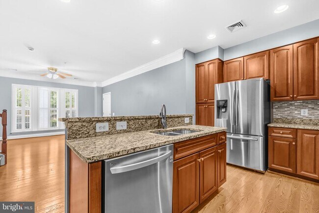 Foto del edificio - 2392 Brookmoor Ln