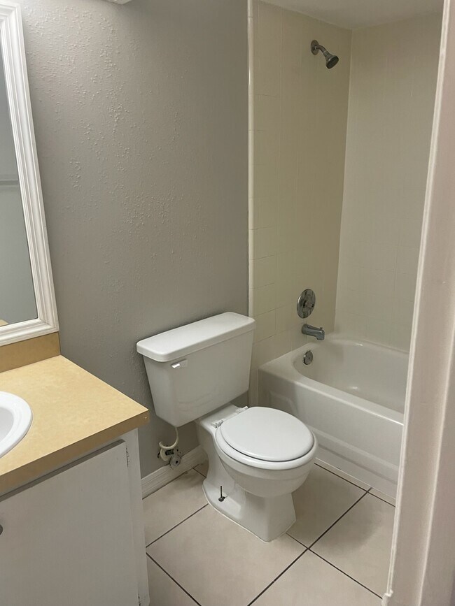 Building Photo - 9901 Peddlers Way