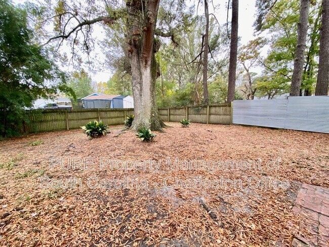 Building Photo - 7648 Hillview Ln