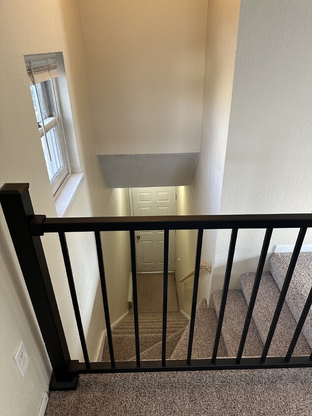 Foto principal - Enjoy an open floor plan in a prime location next to the bus line.