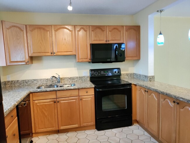 Building Photo - 421 S Lakeside Dr