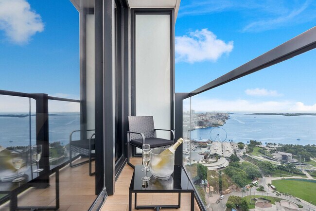 Foto del edificio - 398 NE 5th St